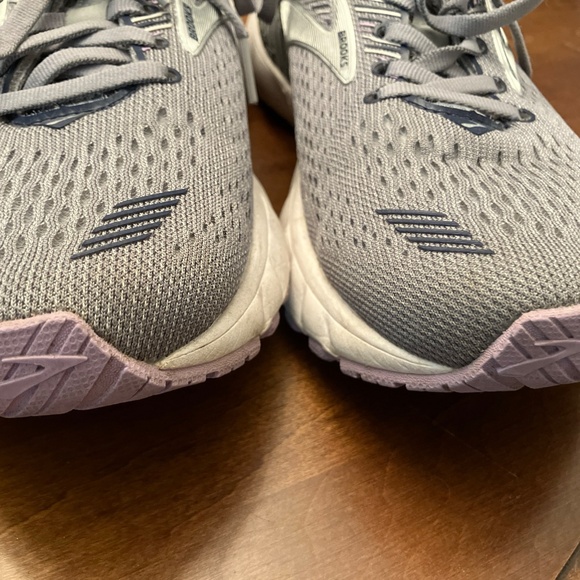 Women's Brooks Running Shoes - Picture 2 of 3
